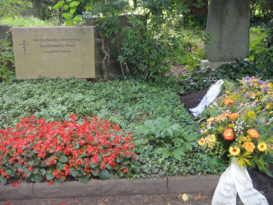 Der aktuelle Gedenkstein fr die Kinder von Auslnderinnen aus dem Gemeinschaftslager Rumohr auf dem Friedhof Flintbek